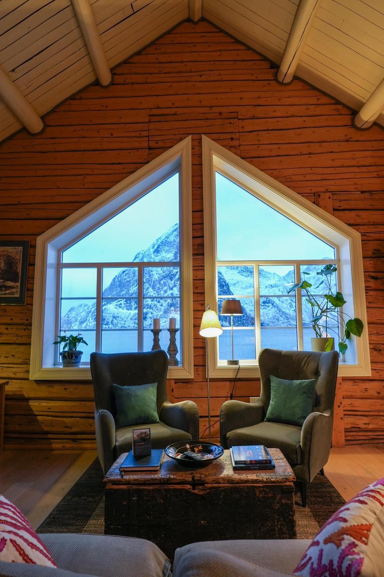 The Famous Yellow House Рейне Екстериор снимка